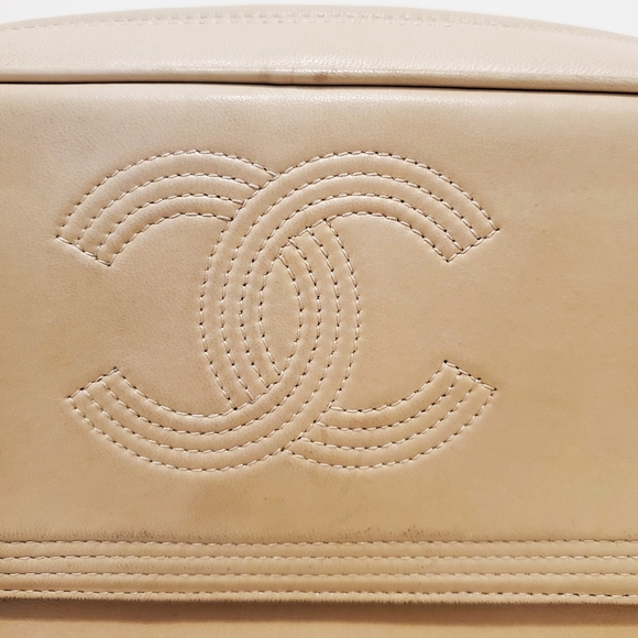 CHANEL VINTAGE CAMERA BAG (100% authentic) - Picture 6 of 12